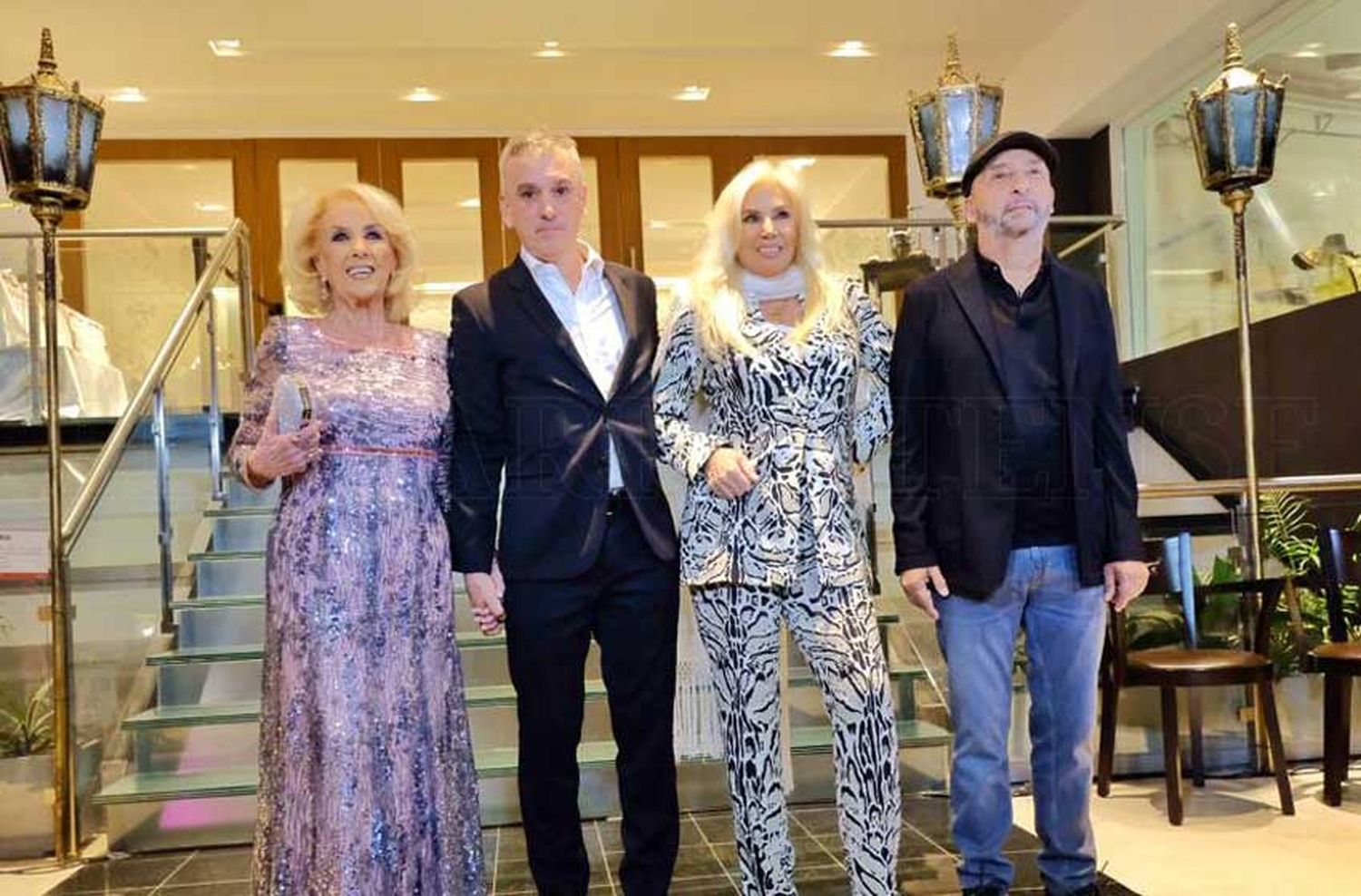 Ante cientos de personas y numerosos artistas, el Teatro Tronador levantó el telón 
