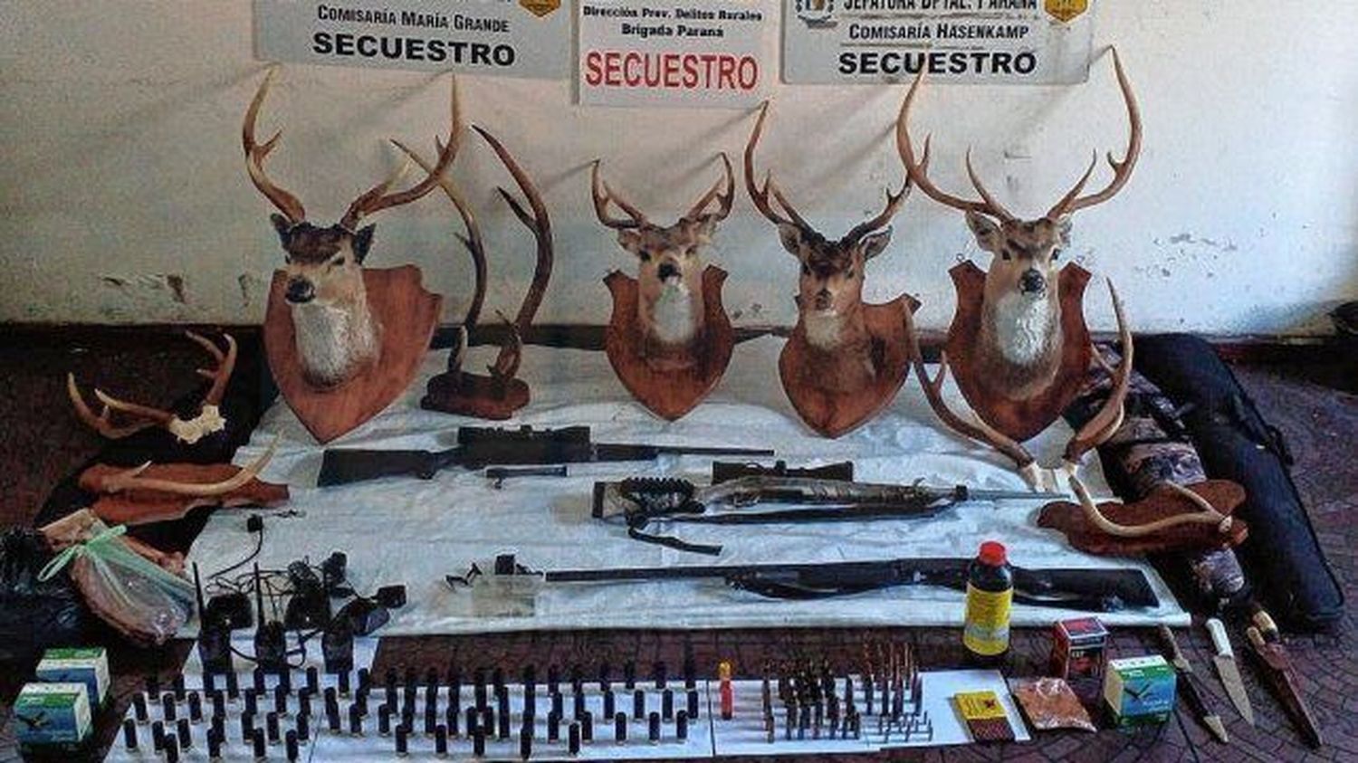 Caza furtiva: armas, astas, cueros, pólvora y fulminantes