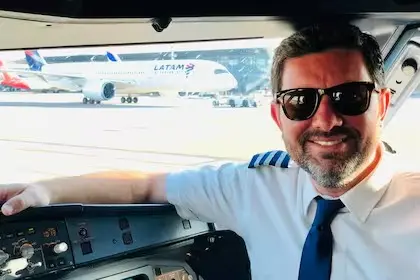 El piloto de la causa Adorni tiene vínculo con Necochea