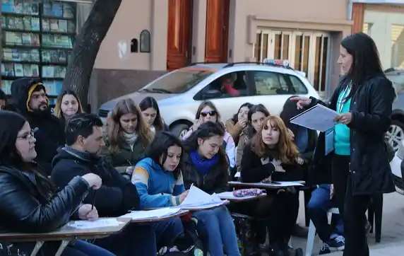 Protesta universitaria: la UNER volvió a dar clases en la calle