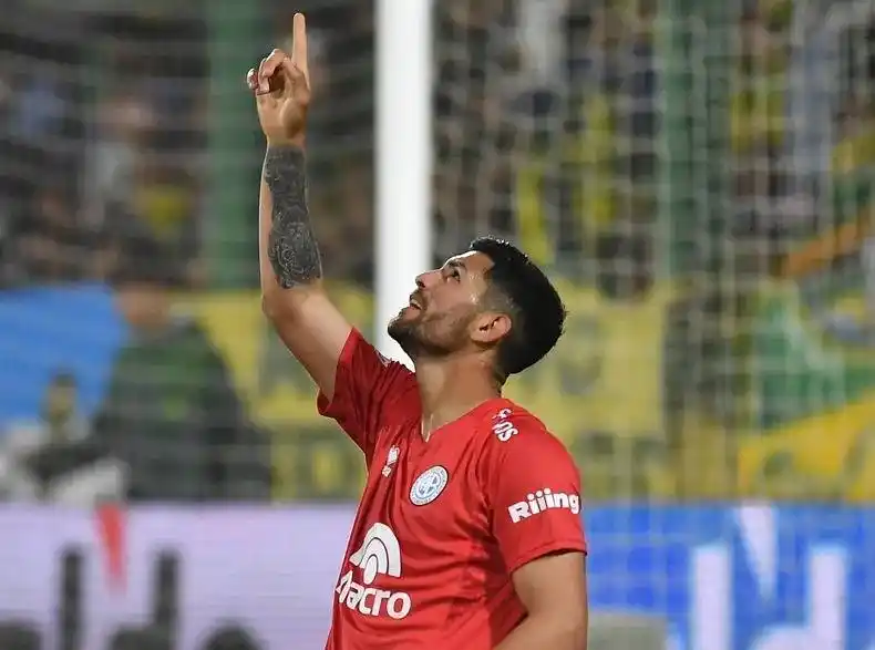 Gol, asistencia y récord para
el formoseño Lucas Passerini