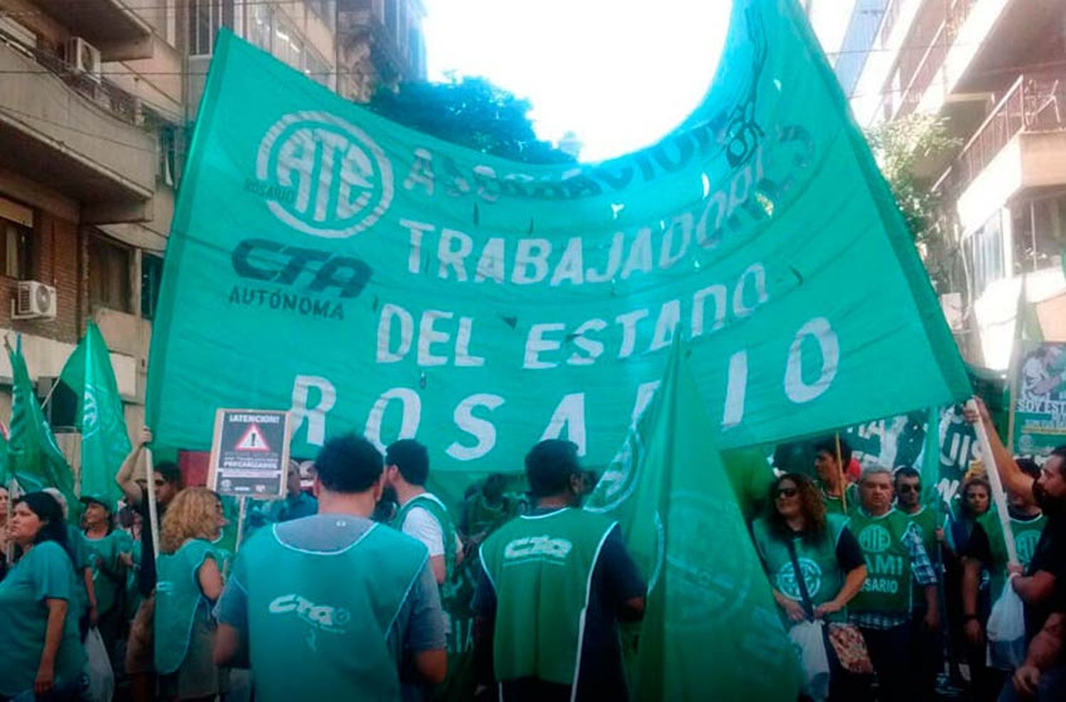 Para ATE Rosario, extender el pago a los empleados de la provincia “es la primer medida de ajuste”