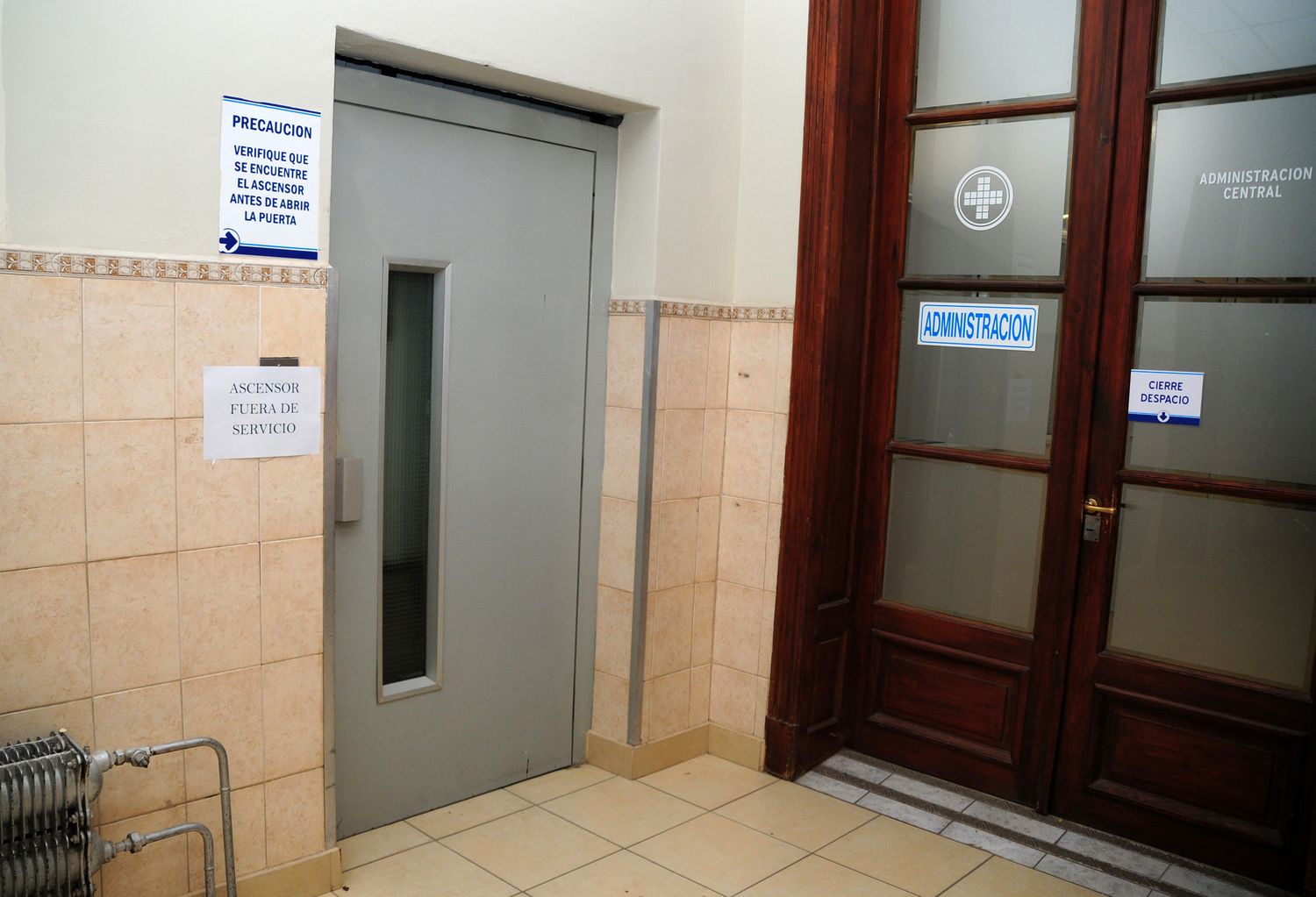 Otro ascensor fuera de servicio