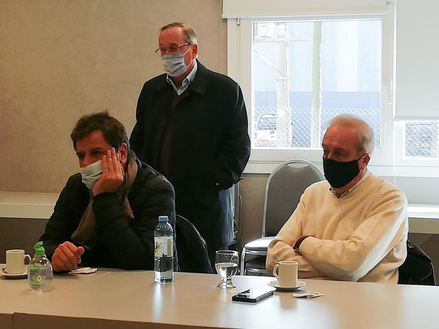 Facundo Manes de recorrida en Tandil, junto a Lunghi y Civallieri