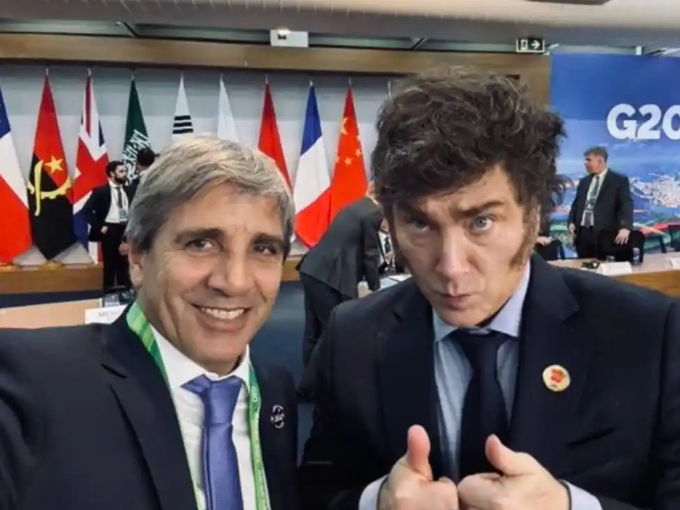 Caputo llega a Washington luego de una salida exitosa del cepo