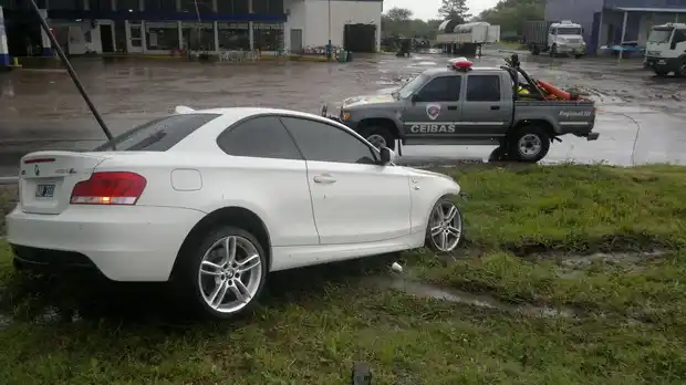 La intensa lluvia de la mañana originó tres accidentes en la Ruta Nacional 14