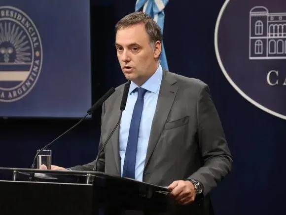 Adorni presentaría su declaración jurada la semana próxima en medio de la presión política y judicial