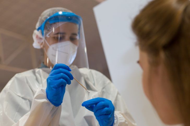 Falleció una persona por COVID-19 y se produjeron 1.762 nuevos contagios