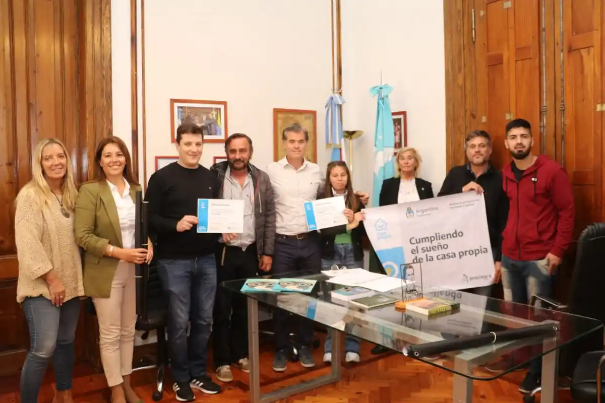 Gualeguaychú: Se entregaron dos carpetas de créditos ProCreAr para la construcción