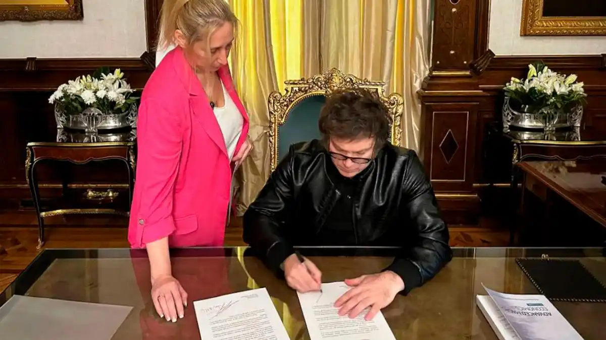 El Gobierno enviará un borrador de la Ley Bases y del paquete fiscal