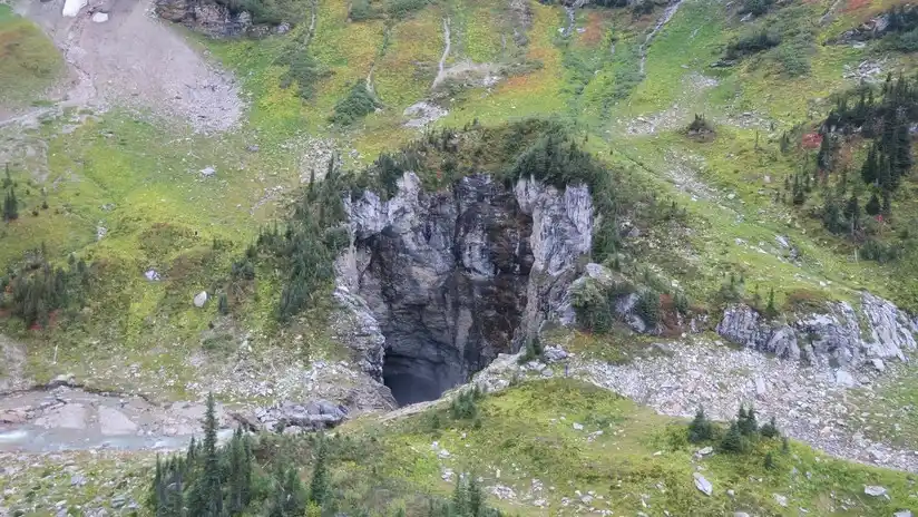 Descubren una "gigantesca" cueva que no había sido vista nunca antes por humanos