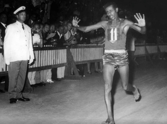 Juegos Olímpicos: Abebe Bikila, el corredor olímpico que desafió las convenciones