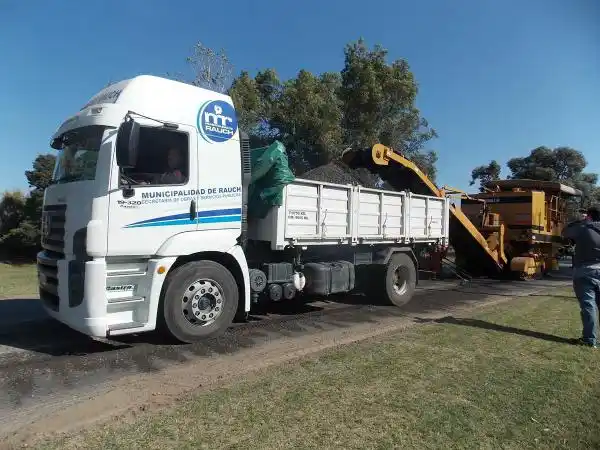 Rauch: Reparan tramos de la Ruta Provincial 30