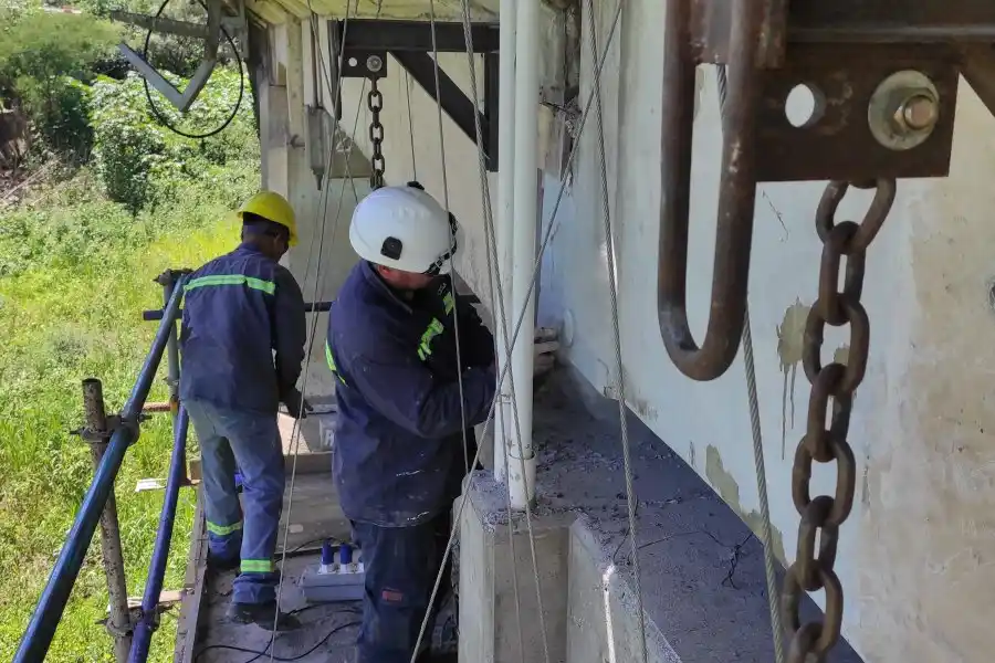 Vialidad Nacional avanza con la reparación del Puente Carretero y pide precaución en la zona de obras