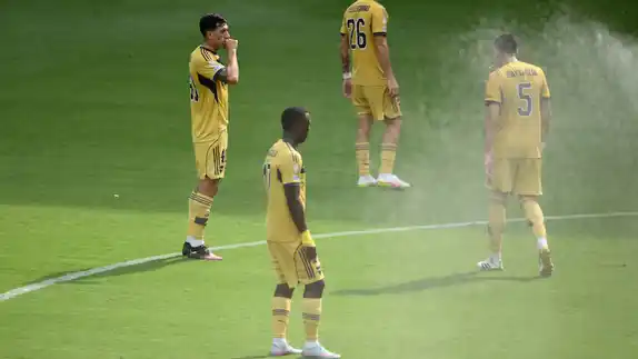 Boca quedó eliminado del Mundial de Clubes tras empatar con el Auckland City y que Benfica le ganará al Bayern Múnich.