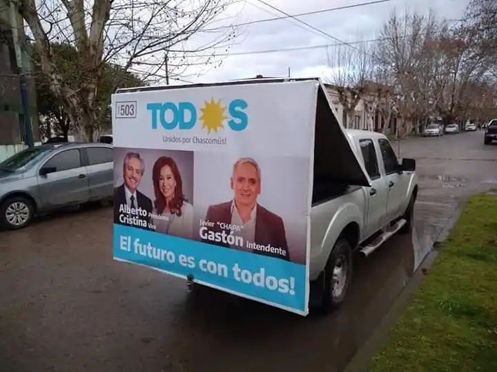 Denuncian que el Intendente de Chascomús hace campaña con un vehículo fuera de regla