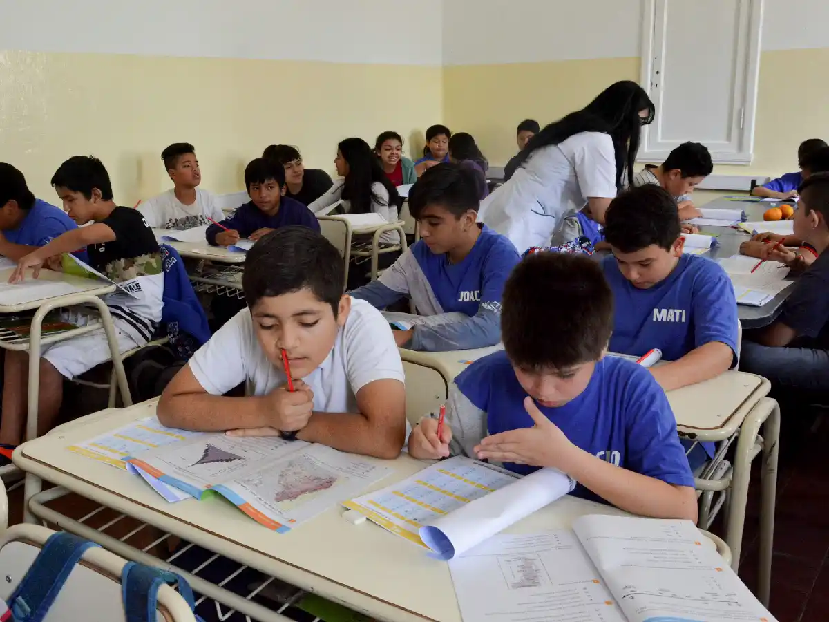 Docentes rechazan polémica propuesta de control de consumo de drogas y alcohol