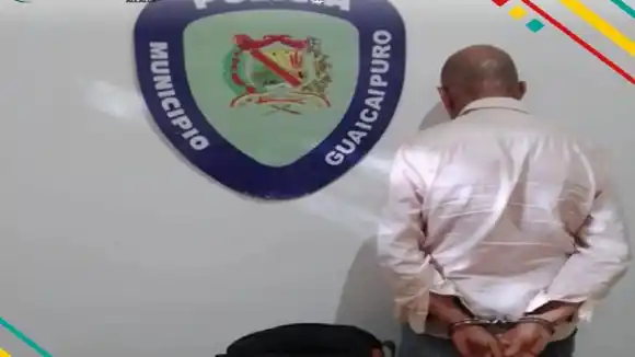 SEXAGENARIO grababa partes íntimas de una adolescente en plena calle de Los Teques