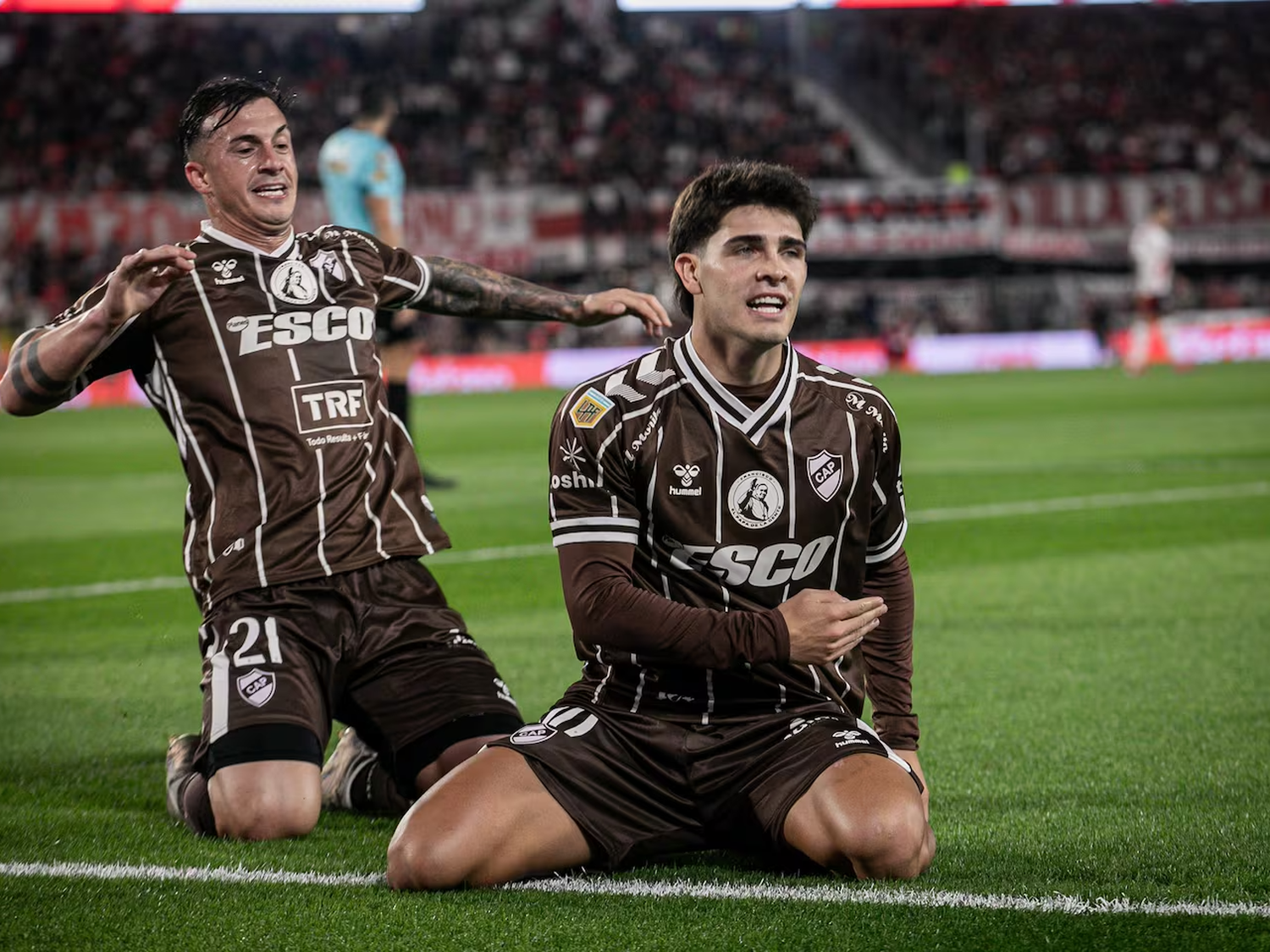 Gran gol de Vicente ante River