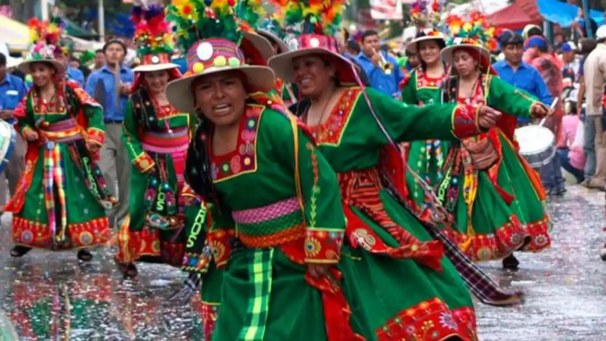 Bolivia recomienda suspender el carnaval debido a la alta tasa de contagios