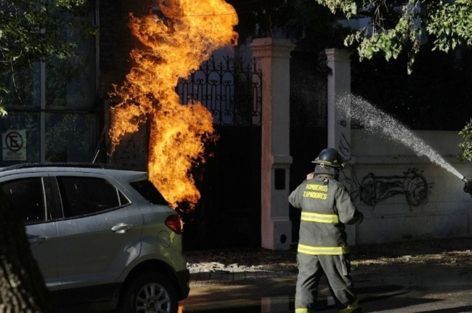 El fuego se inició alrededor de las 6:19 am.