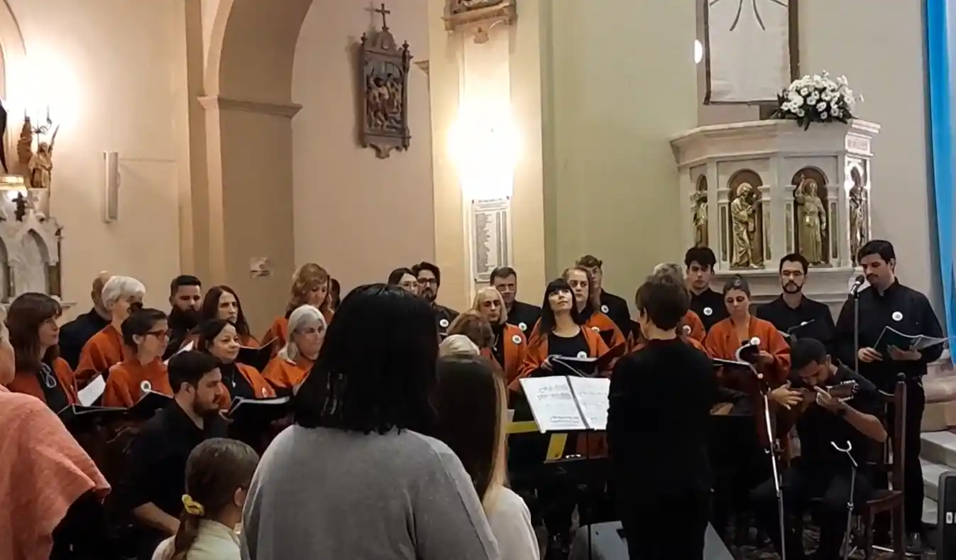 Fragmentos de la Misa Criolla por el coro polifónico