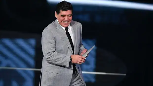 Diego Maradona pidió que el fútbol sea gratis y chicaneó a Macri