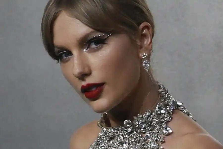 Taylor Swift lanzó su tercer álbum regrabado, "Speak Now", con seis canciones nuevas