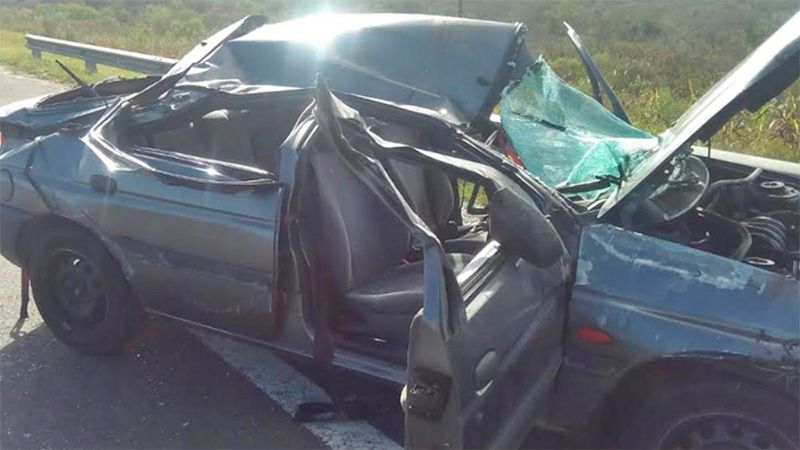 Perdió el control del vehículo y lo destrozó contra el guardarrail