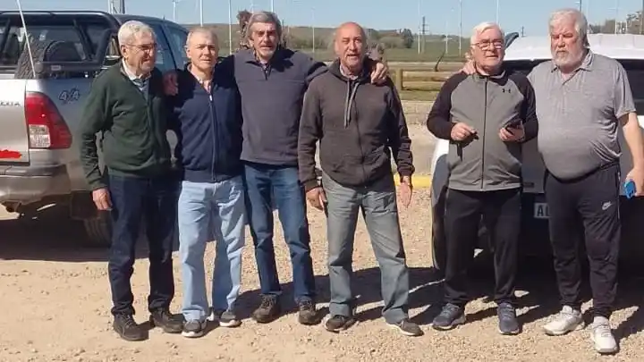 Arnaiz, Fabián Varenna, Oscar Varenna, Etchegoyen, Bellver y Gianolli; en el viaje rumbo a Santa Fe.