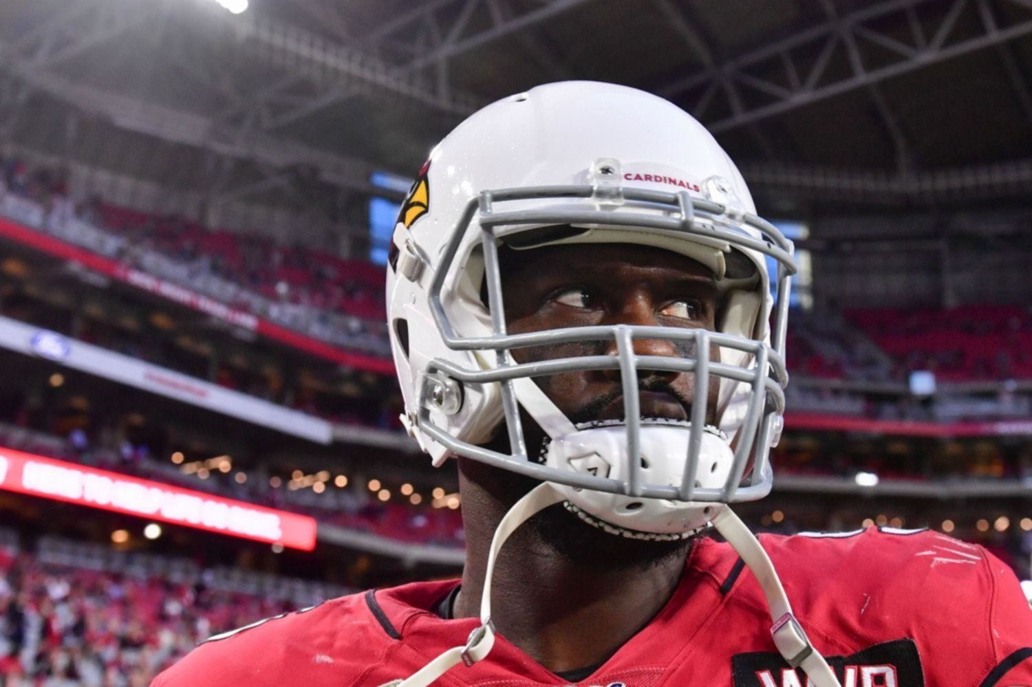 La increíble cifra que gastó Chandler Jones en una joyería en pleno conflicto legal