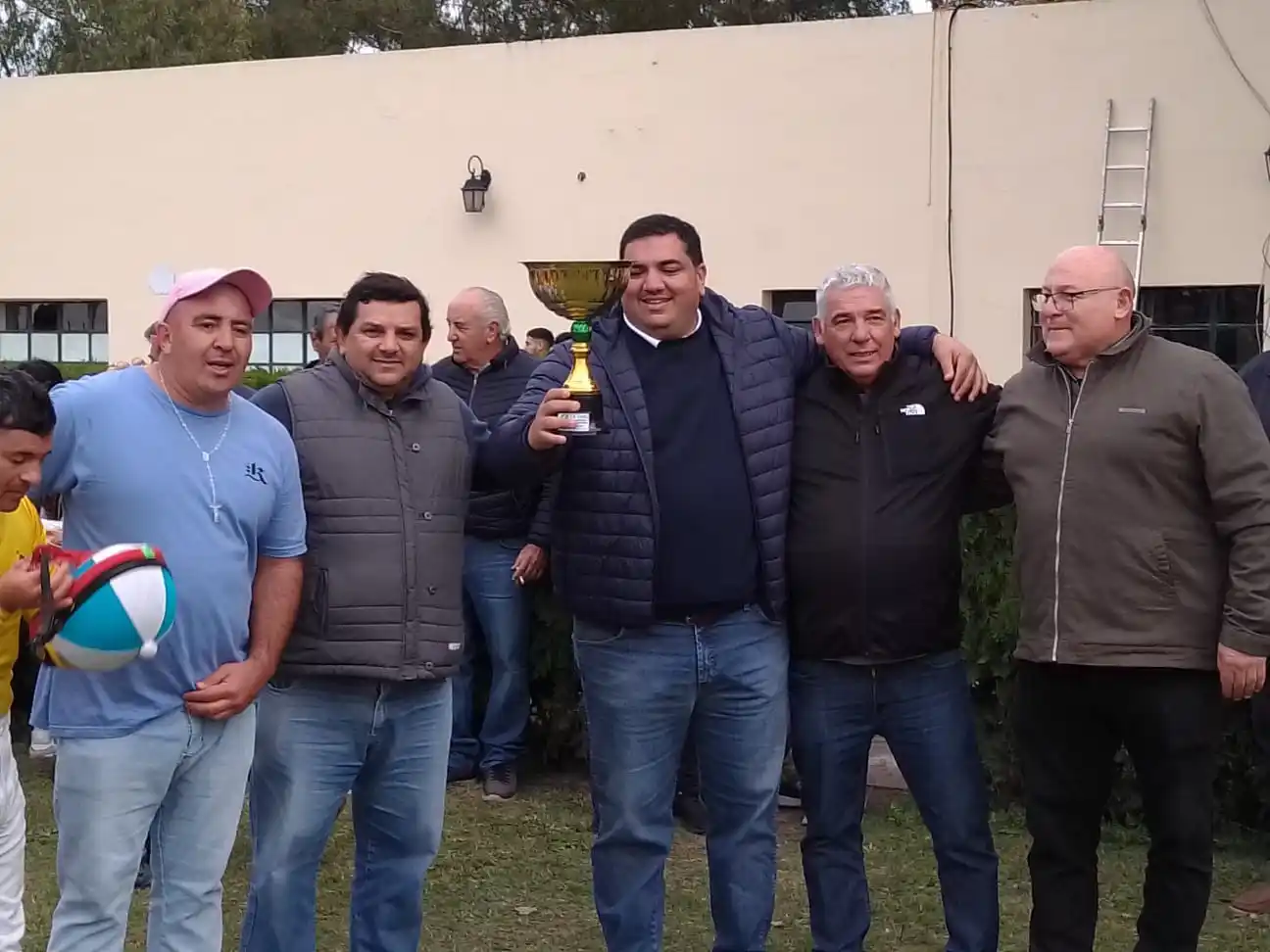 Turf: “El Negro Luis” brilló en el Gran Premio 25 de Mayo