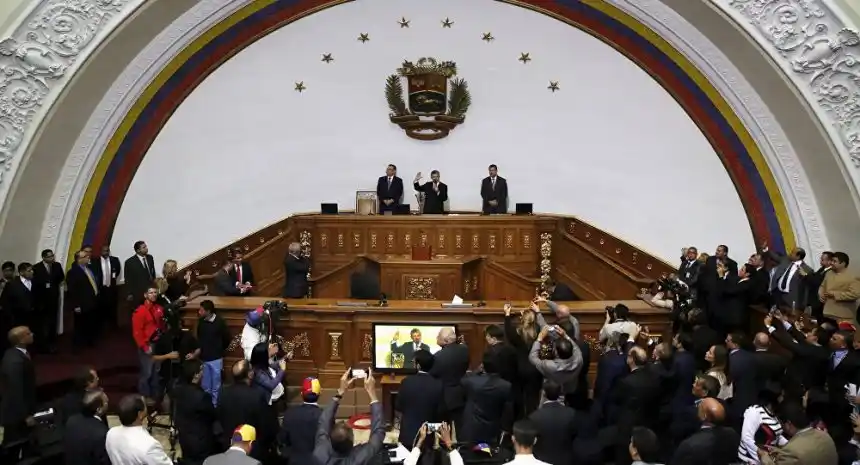 La Asamblea Nacional declaró a Maduro «usurpador de la presidencia»