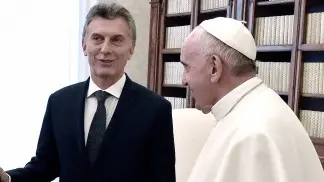 Con una carta, Francisco le retribuyó a Macri su saludo por el 5º aniversario de papado