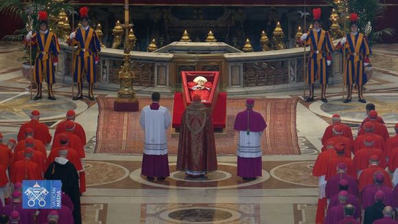 Para el último adiós:    ataúd del papa Francisco ya está en la basílica de San Pedro (+Fotos y video)