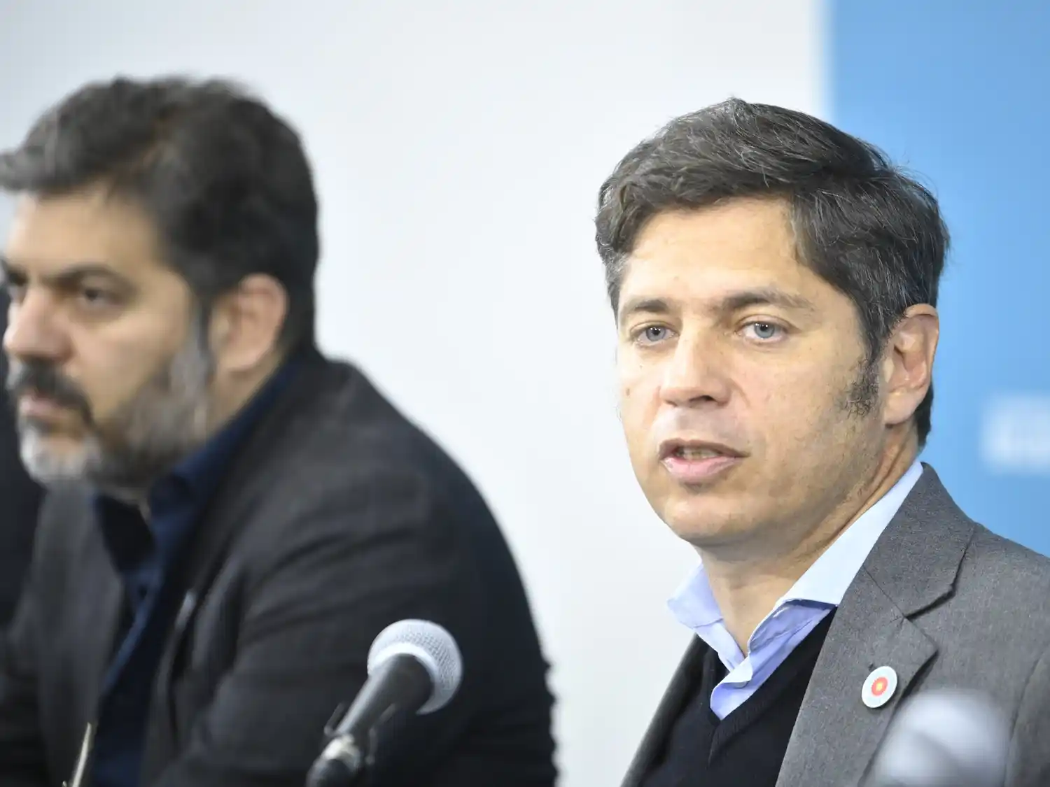 El gobernador cuestionó que Milei haya frenado las obras públicas. “Es una cosa absurda”, afirmó. Y se molestó los dichos sobre la inseguridad.