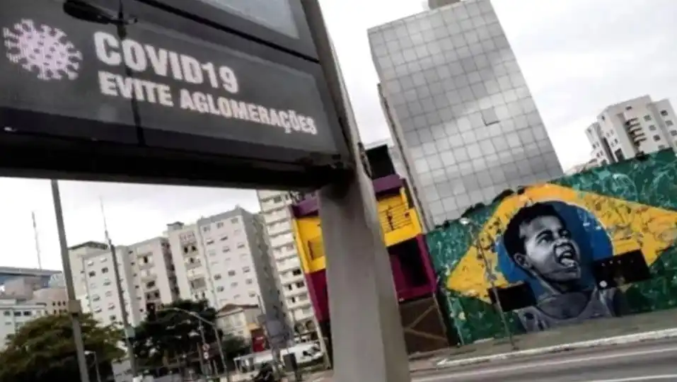 Más restricciones en Europa, y avanzan las entregas de dosis