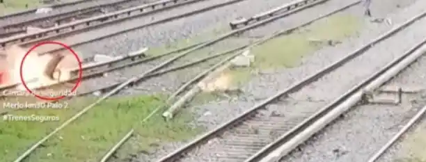 Merlo: Quiso robar cables del ferrocarril Sarmiento, generó una explosión y salió corriendo
