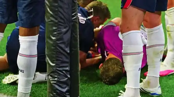 Henderson sufrió una lesión durante los festejos de Inglaterra.