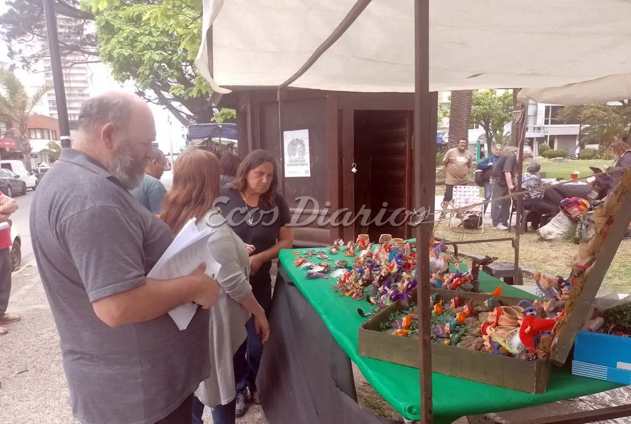 En la Plaza San Martín. Ayer se realizó la fiscalización de nuevos artesanos