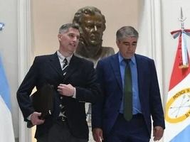 Los ministros Olivares y Bastia.