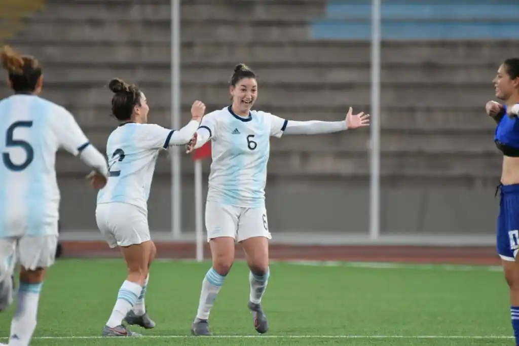 Barroso y el femenino, finalistas en Lima
