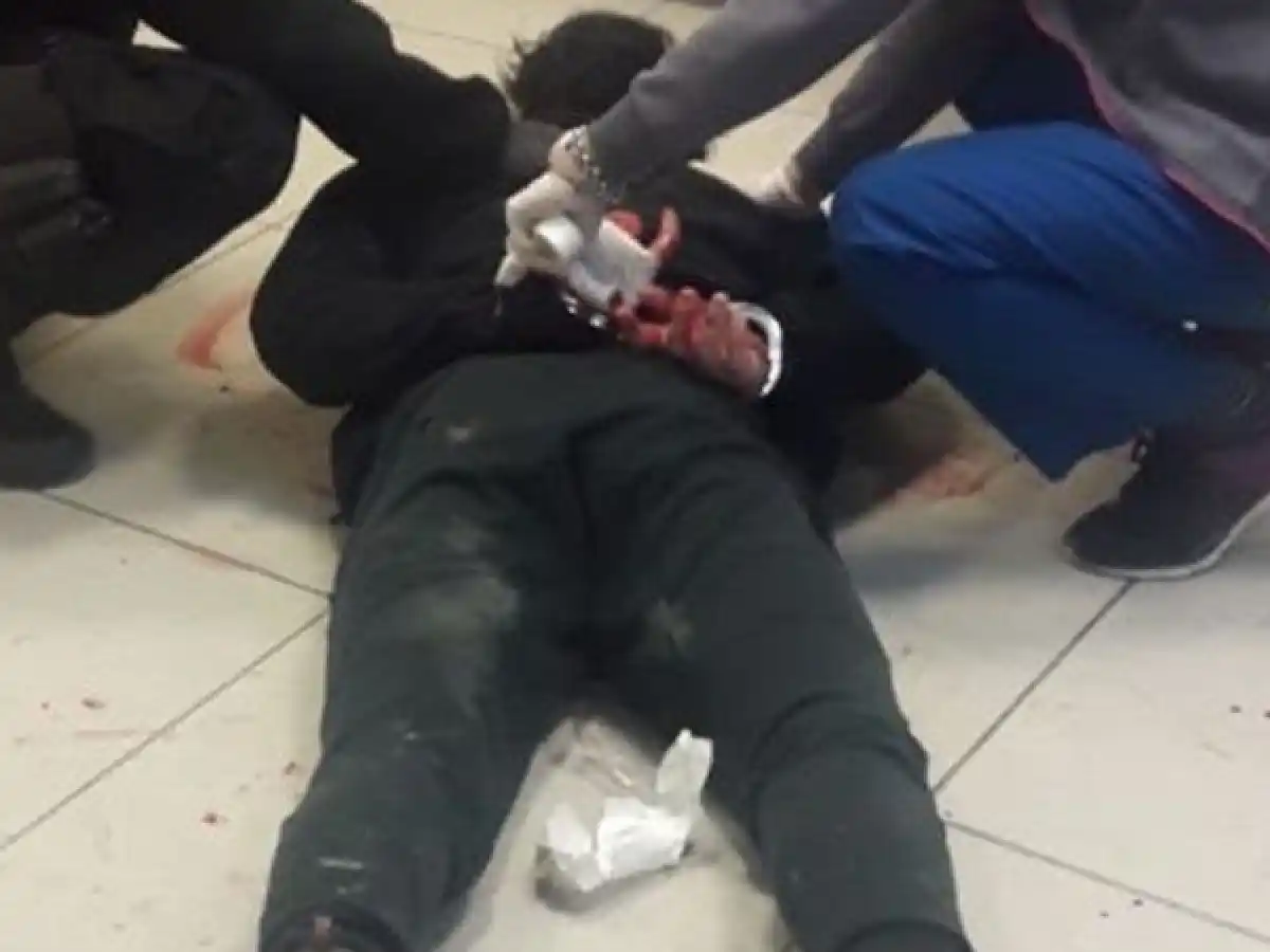 Un hombre ingresó a una clínica en Ushuaia y rompió a hachazos la sala de guardia