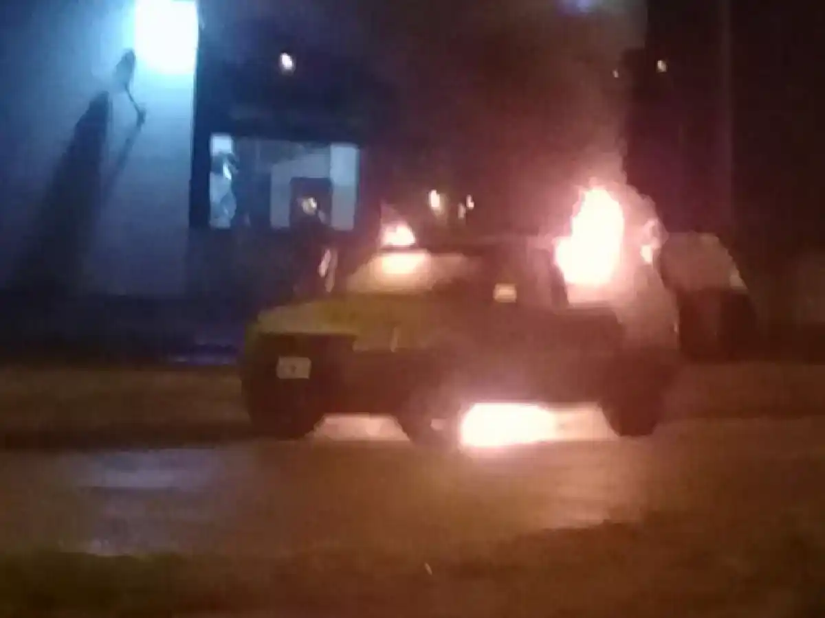 Se quemó una camioneta en el acceso norte de Morteros