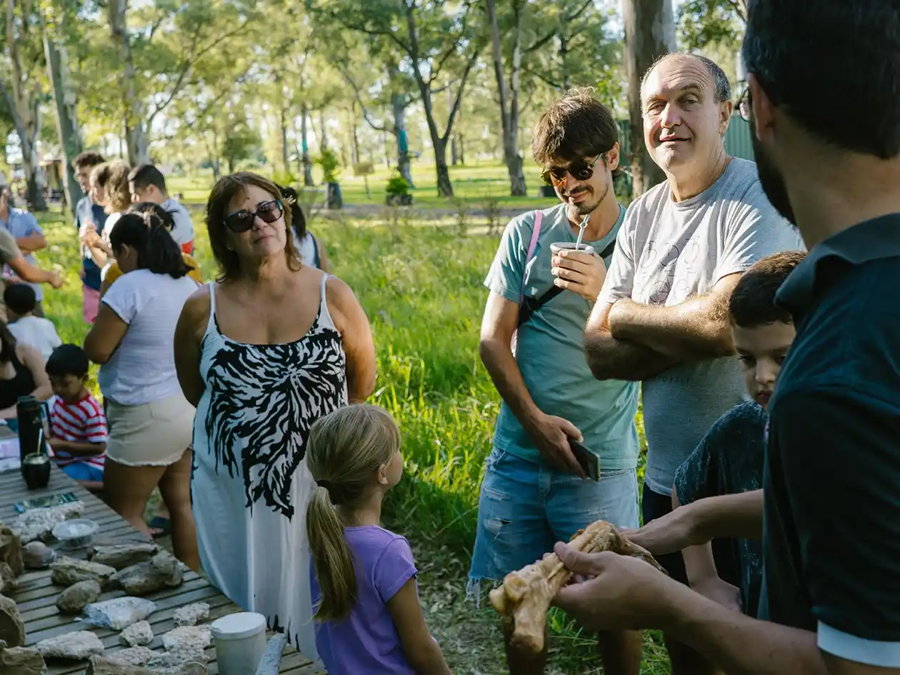Minuanes: Exitosa exposición de fósiles y entomología