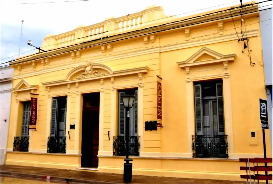 Frente del Museo J. B. Ambrosetti-