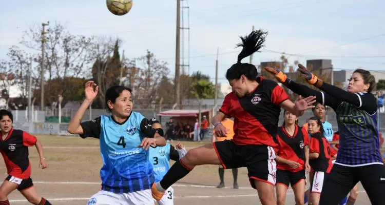 La selección femenina de San Pedro no se rindió y tuvo su premio en el Complejo Jorge Suárez