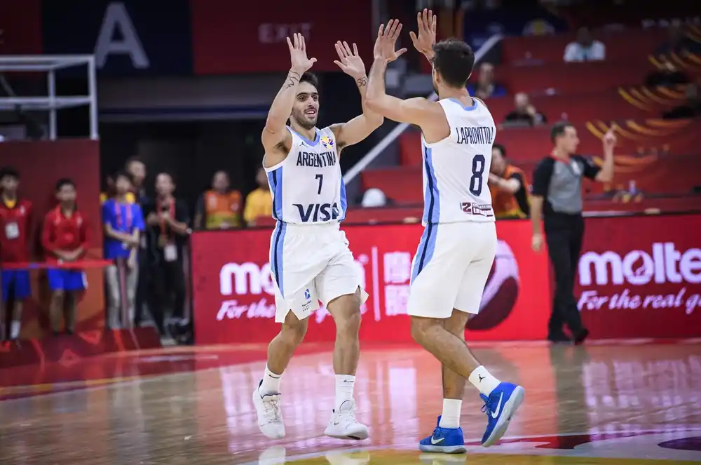 Argentina derrotó a Venezuela, sigue invicto y clasificó a cuartos de final