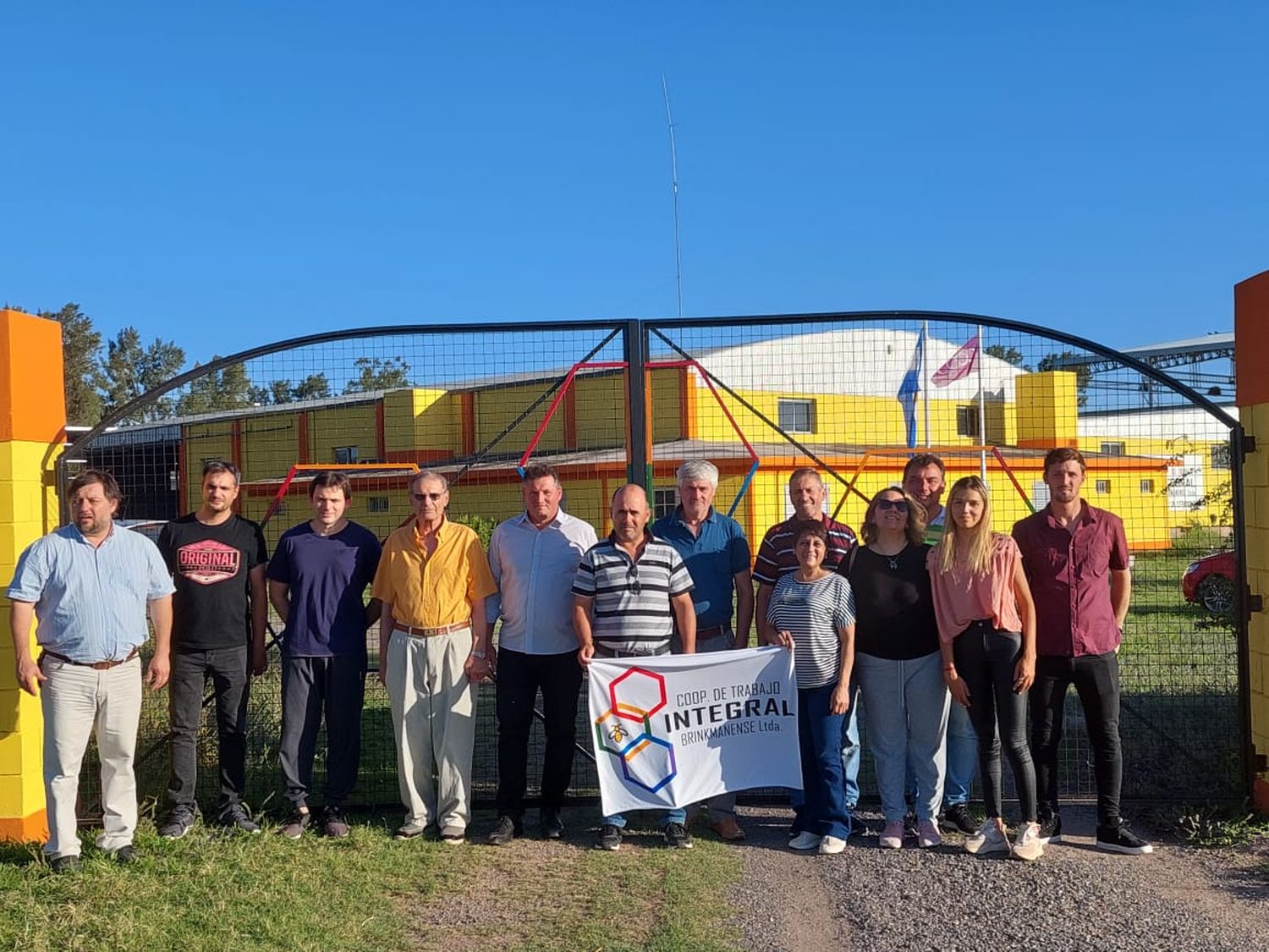 Un grupo de 15 productores apícolas pusieron en marcha la cooperativa en la sala de extracción de miel