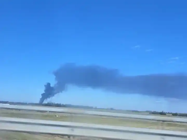 Tres dotaciones de Bomberos combaten un incendio en inmediaciones de la termoeléctrica